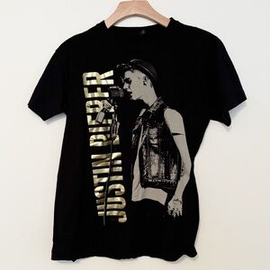 Justin Bieber Believe Live 2013 Tour Tee Size Medium Cotton Black‎ and Gold